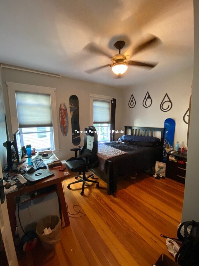 19 Warner St, Unit 2 in Somerville, MA - Building Photo - Building Photo