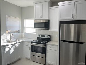 205 W St Helena Ave-Unit -2 in Edinburg, TX - Building Photo - Building Photo