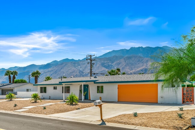 2627 N Cerritos Rd in Palm Springs, CA - Building Photo - Building Photo