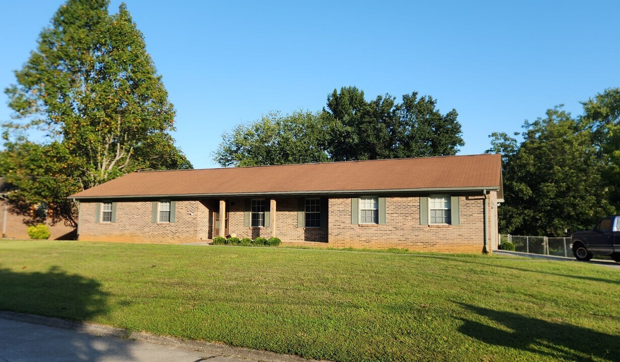 642 Lynn Cir in Maryville, TN - Building Photo