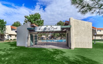 Brookside Park Apartments in Redlands, CA - Foto de edificio - Building Photo