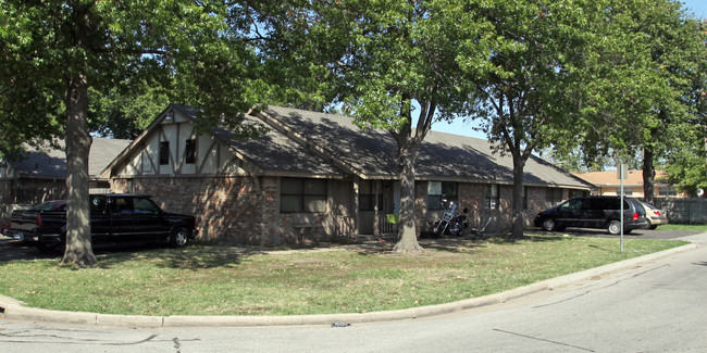 The Virginia Lee Apartments in Tulsa, OK - Building Photo - Building Photo