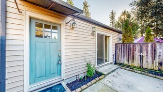1634 Yardley St in Santa Rosa, CA - Building Photo