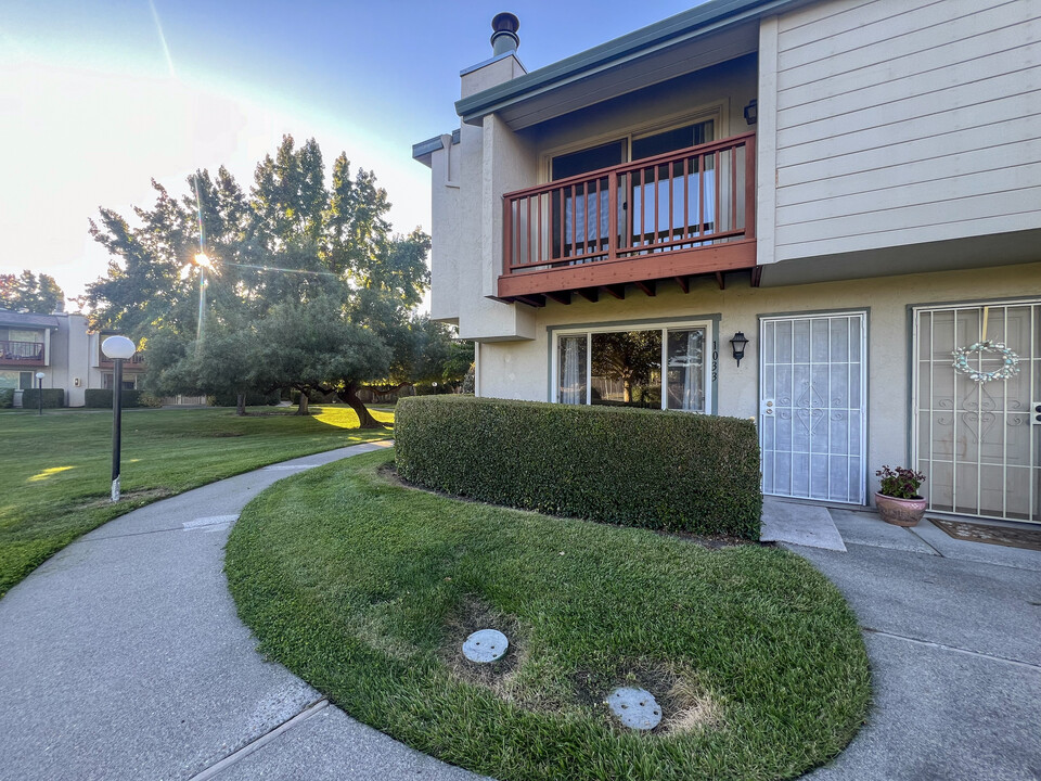 1033 Golf Course Dr, Unit 1033 Golf Course Dr in Rohnert Park, CA - Foto de edificio