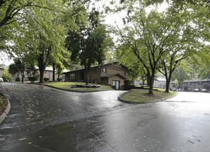 Southern Woods Apartments in Knoxville, TN - Building Photo - Building Photo