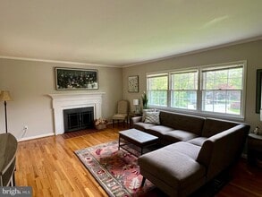 4213 Nutwood Way in Fairfax, VA - Building Photo - Building Photo