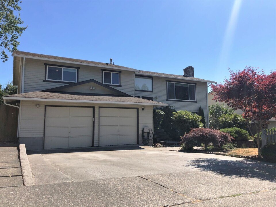 12639 NE 133rd Pl in Kirkland, WA - Building Photo
