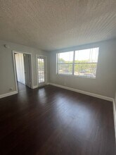 728 Executive Center Dr in West Palm Beach, FL - Building Photo - Building Photo