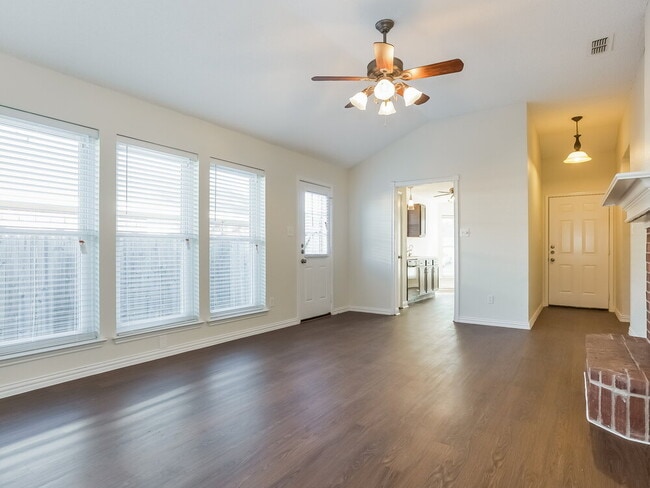 2370 Stagecoach St in Fort Worth, TX - Building Photo - Building Photo