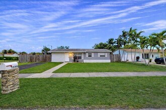 15305 SW 104th Ave in Miami, FL - Building Photo - Building Photo