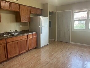 8836 N 95th St-Unit -Unit G in Milwaukee, WI - Foto de edificio - Building Photo