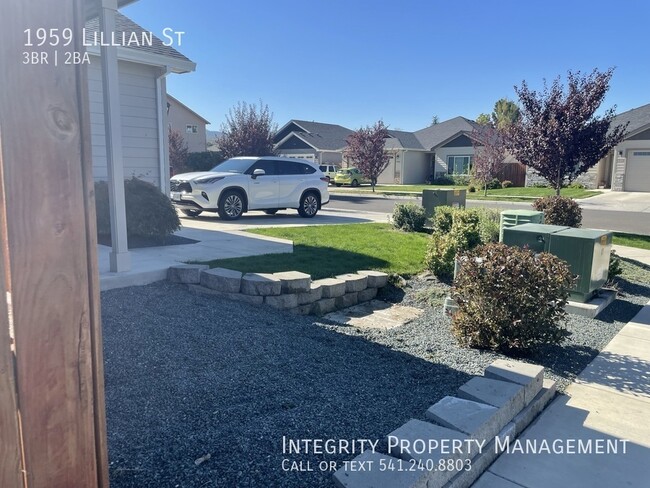 1959 Lillian St in Medford, OR - Building Photo - Building Photo