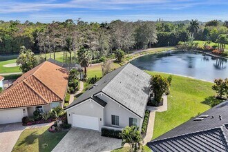21464 Bridgeview Dr in Boca Raton, FL - Building Photo - Building Photo
