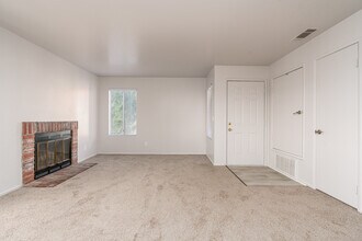 Canyon Creek Apartments in Palmdale, CA - Building Photo - Interior Photo