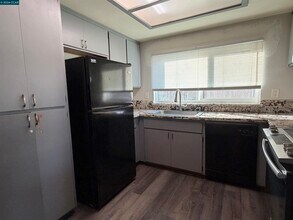 2406 White Birch Dr in Merced, CA - Building Photo - Building Photo