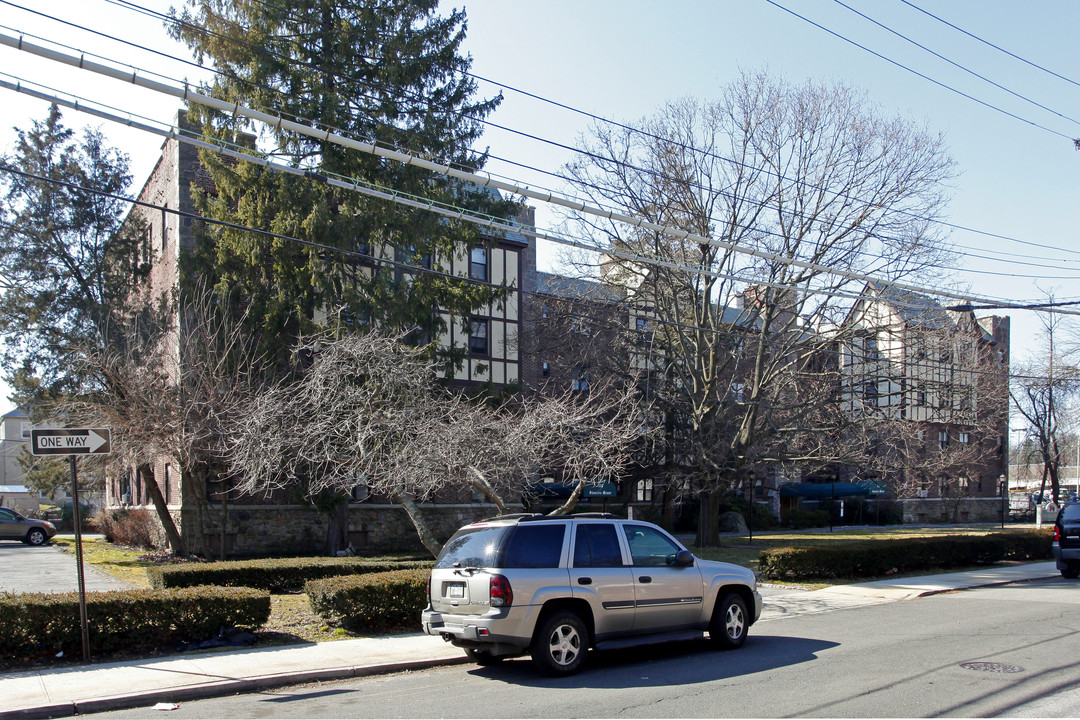 Stonelea Manor Coop in New Rochelle, NY - Foto de edificio