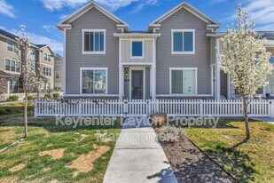 955 N 800 E in Layton, UT - Building Photo