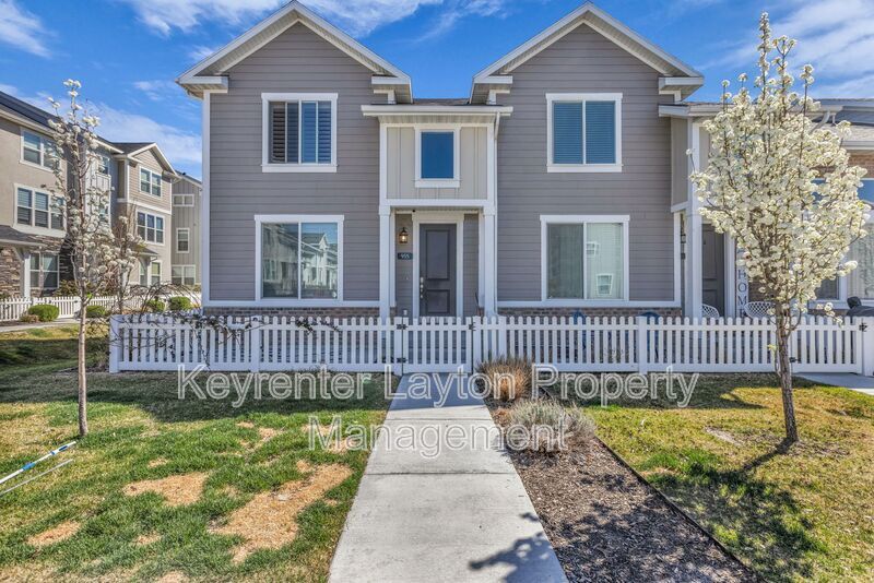 955 N 800 E in Layton, UT - Building Photo