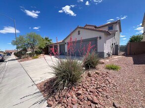 8061 Petunia Flower Way in Las Vegas, NV - Building Photo - Building Photo