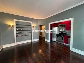 11 Trowbridge St, Unit 2T in Cambridge, MA - Foto de edificio - Building Photo