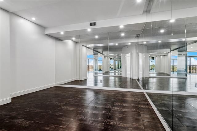 5200 Keller Springs Rd in Dallas, TX - Building Photo - Building Photo