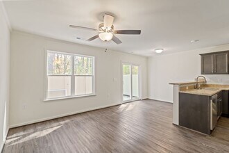 322 Glenellen Loop Rd in Midway Park, NC - Building Photo - Building Photo