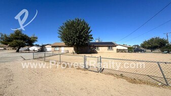7680 Chase Ave in Hesperia, CA - Building Photo