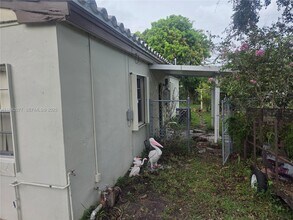 1787 NE 173rd St in North Miami Beach, FL - Building Photo - Building Photo