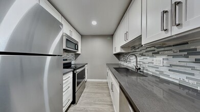 1105 S Woodlawn St in Tacoma, WA - Foto de edificio - Building Photo