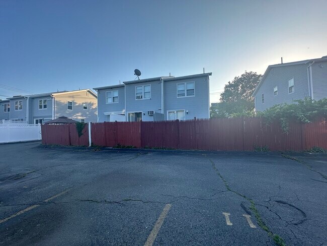 11 Myrtle St in Somerville, MA - Building Photo - Building Photo
