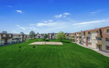 10211 Ura Ln, Unit Apt 1-308 in Thornton, CO - Foto de edificio - Building Photo