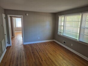 103 Cardinal Dr in Taylors, SC - Foto de edificio - Building Photo