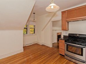 10 E Hanna Ln-Unit -10 E in Cleveland, OH - Building Photo - Building Photo