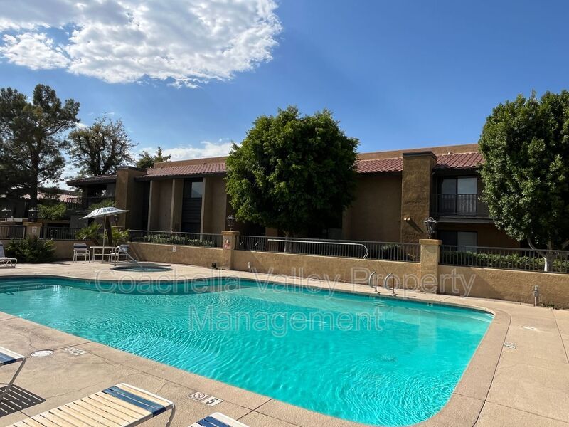 31200 Landau Blvd in Cathedral City, CA - Foto de edificio