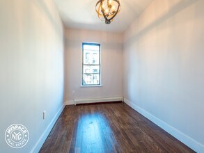 17-15 Bleecker St in Queens, NY - Building Photo - Building Photo