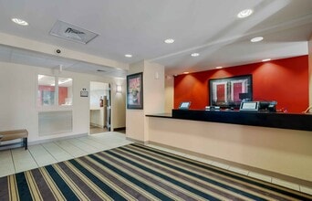 Furnished Studio-Chicago - Gurnee in Gurnee, IL - Building Photo - Building Photo