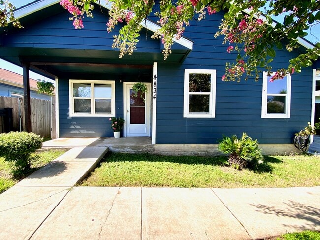 4834 Birdie Ln in San Antonio, TX - Building Photo - Building Photo