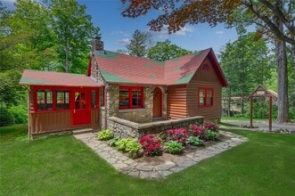 16 Locust Dr in Cold Spring, NY - Building Photo - Building Photo