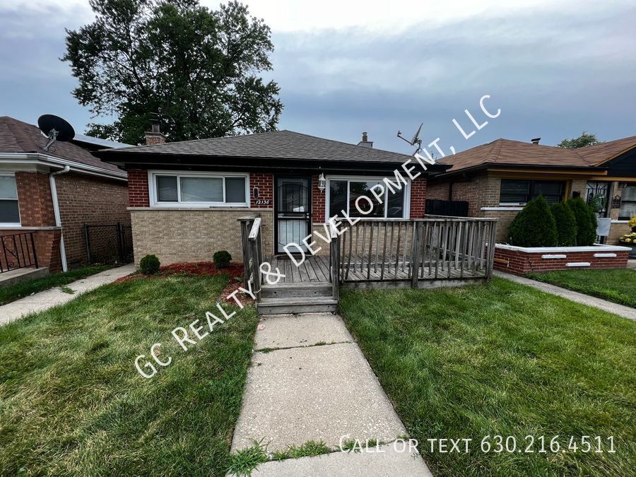 12136 S Bishop St in Chicago, IL - Building Photo