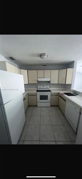 313 SE 3rd Ave in Hallandale Beach, FL - Building Photo