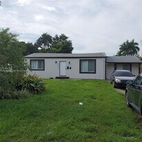 326 NE 118th St in Miami, FL - Building Photo