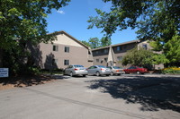 Oakwood Apartments in East Lansing, MI - Building Photo - Building Photo