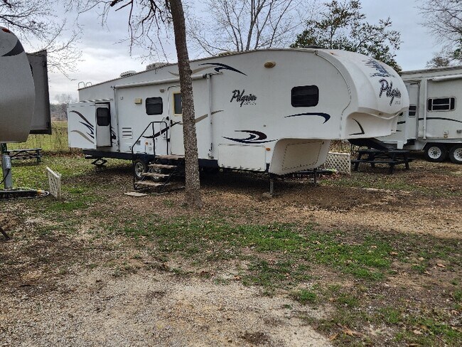 336 Co Rd 90B in Gonzales, TX - Foto de edificio - Building Photo