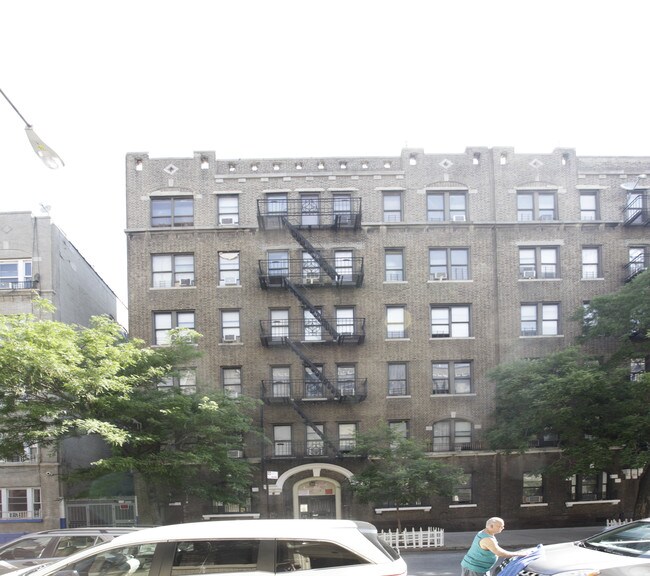 567 West 191st Street in New York, NY - Foto de edificio - Building Photo