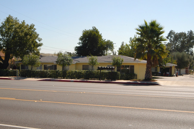 17807-17817 Valley Blvd in Bloomington, CA - Building Photo - Building Photo