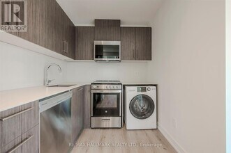861-861 Sheppard Ave W in Toronto, ON - Building Photo - Building Photo