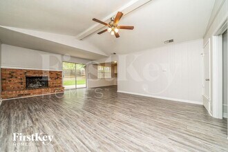 204 E Lanett Dr in Desoto, TX - Building Photo - Building Photo