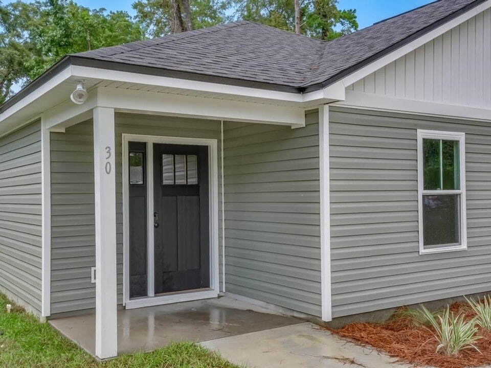 30 Pueblo Trail in Crawfordville, FL - Building Photo