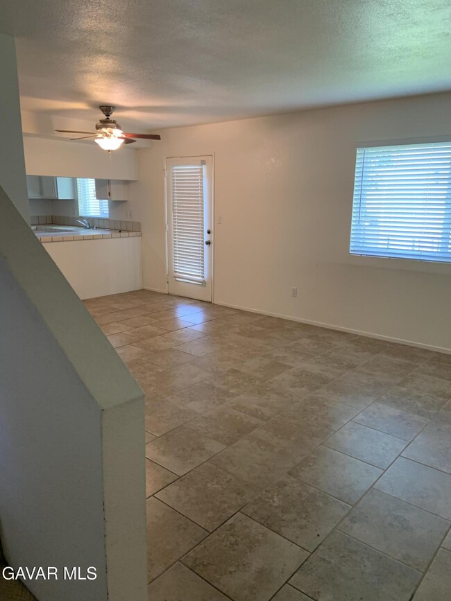 43920 Bobby Jones Dr in Lancaster, CA - Building Photo - Building Photo
