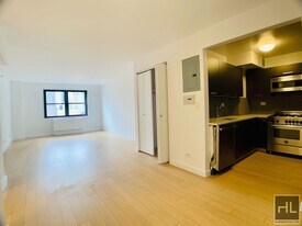 222 E 39th St in New York, NY - Building Photo